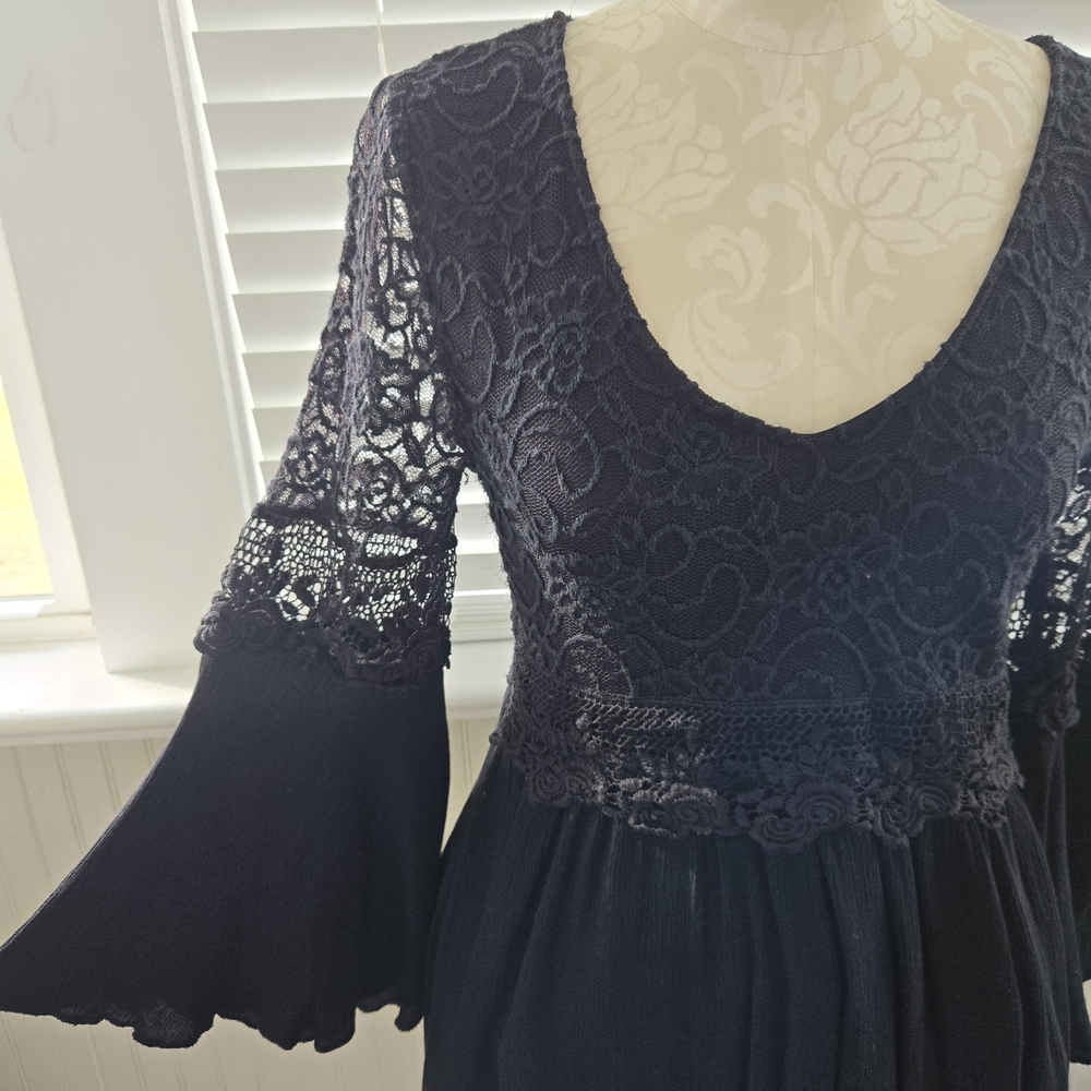 Easel Black Garment